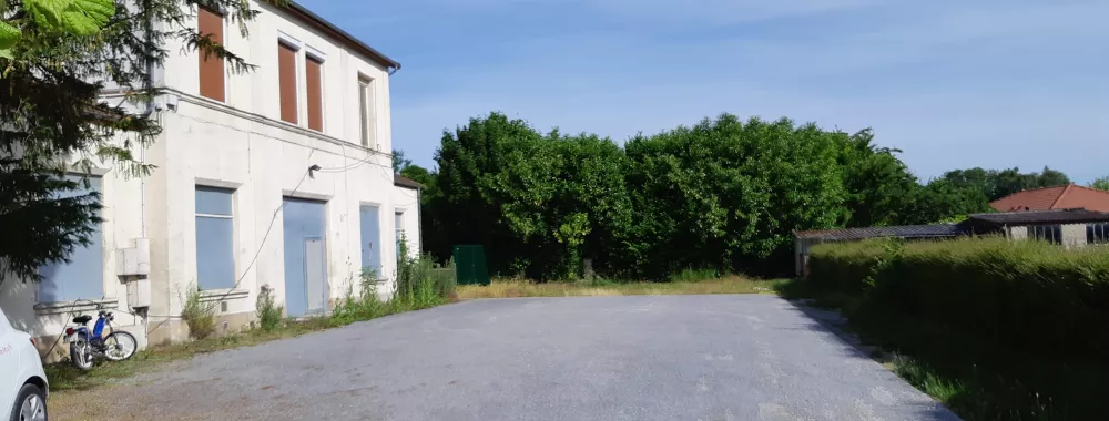 TERRAIN POUR LE RETOURNEMENT MAIS SANS STATIONNEMENT