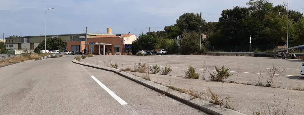 Vue partielle du terrain