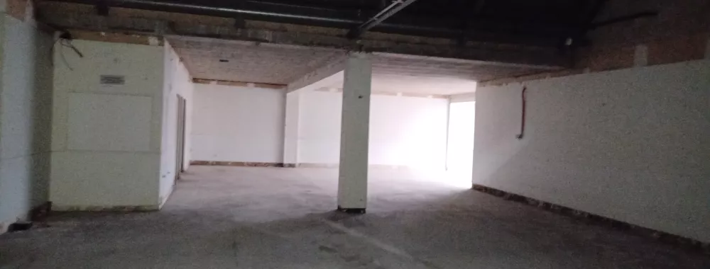 Intérieur local de 200m²