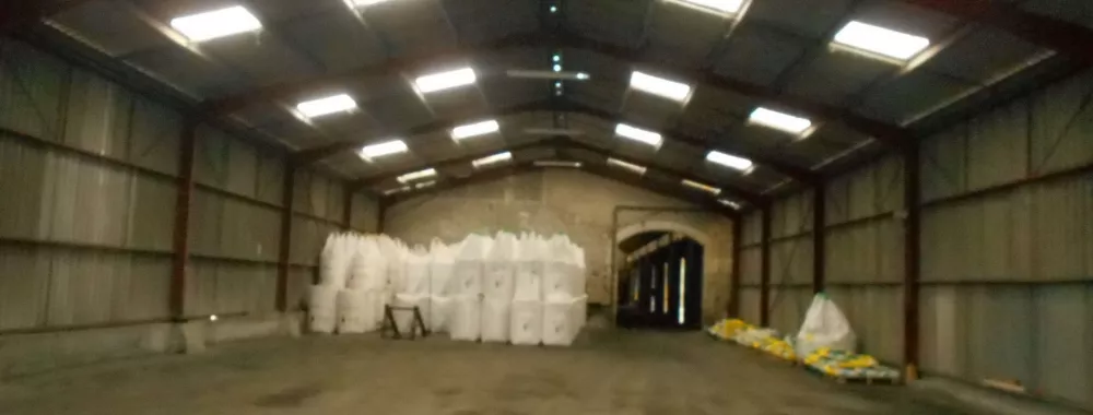 Entrepôt de stockage à louer à Surgères intérieur