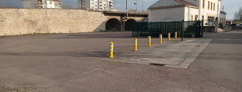 Vue partielle du terrain (1)