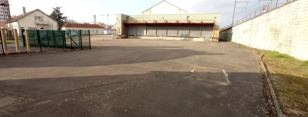 Vue partielle du terrain (2)