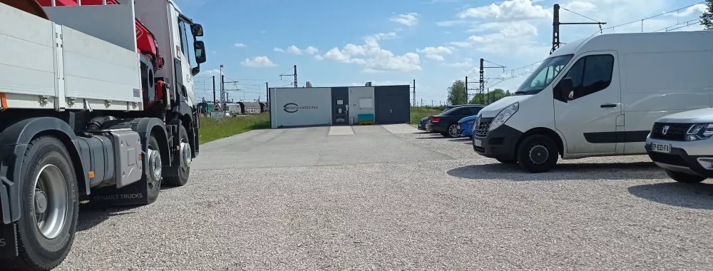 Vue de face du terrain