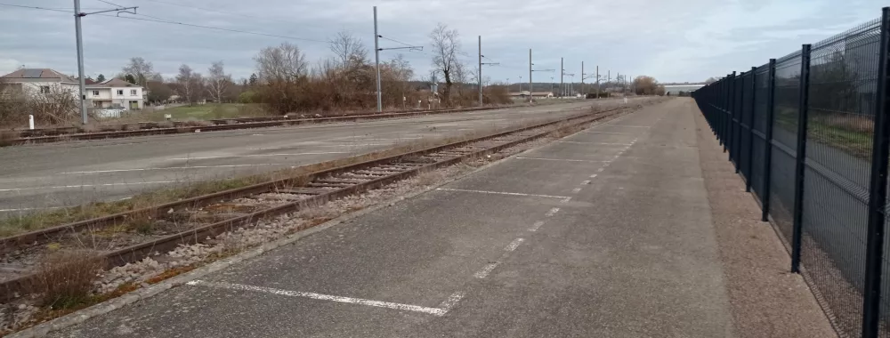 Vue partielle du terrain 