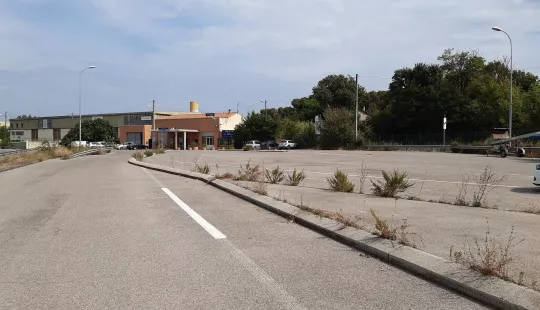 Vue partielle du terrain