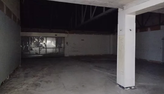 Intérieur local de 200m²