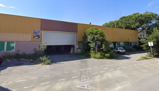 Entrepôt à louer sur Cannes façade