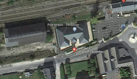 Vue aérienne d'un entrepôt à louer à Terrasson-Villedieu