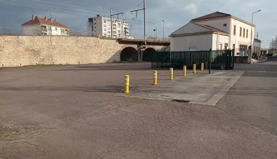 Vue partielle du terrain (1)