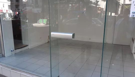Local commercial à louer dans le 15 ème arrondissement de Pairs - entrée