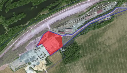 Vue aérienne d'un terrain nu à louer à Fossoy