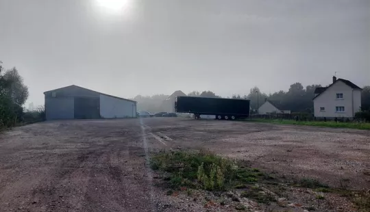 Terrain de 6 600 m² avec entrepôt et bureau de 1 050m² à LOUER.