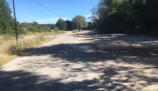 Terrain nu à louer à Aix-en-Provence extérieur